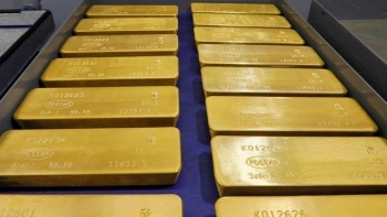 Cập nhật giá vàng hôm nay 14/10: Giảm xuống dưới 1.900 USD/ounce