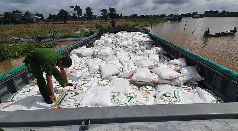 Công an An Giang bắt vụ vận chuyển 100 tấn đường nhập lậu