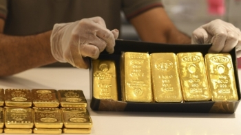 Giá vàng hôm nay 22/10: Tăng nhẹ khi đồng USD mất giá