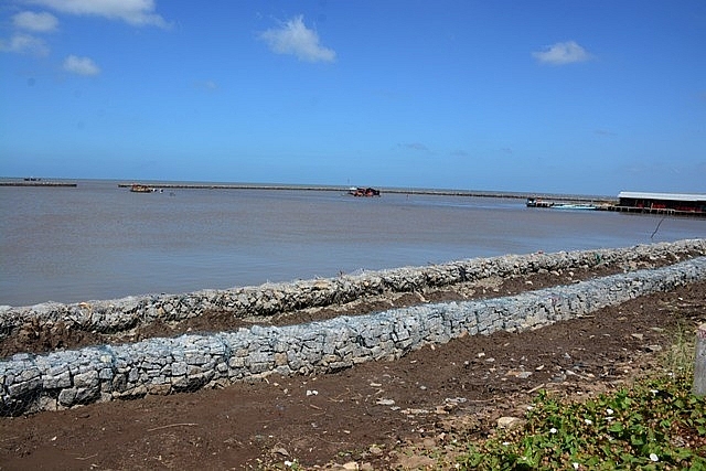 Cà Mau ban bố tình huống khẩn cấp sạt lở đê biển Tây