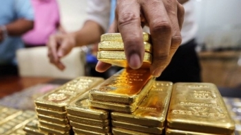 Cập nhật giá vàng hôm nay 26/10: Giảm xuống dưới ngưỡng 1.900 USD/ounce