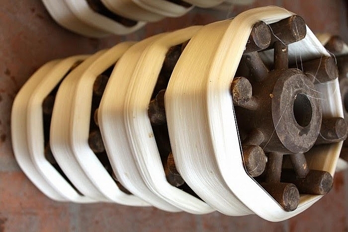 Làng nghề ươm tơ Vọng Nguyệt được nhiều người biết đến bởi sợi tơ thanh mảnh, bền chắc, bóng mượt