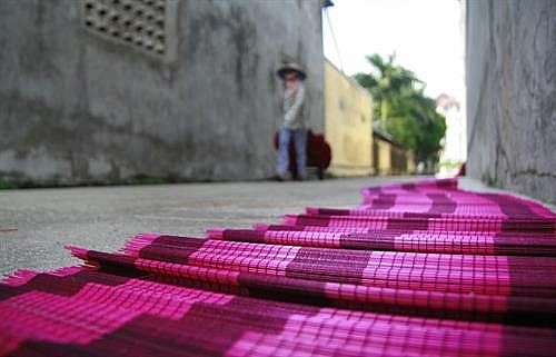 Dân gian có câu: “Hồi Quan là đất cửi canh, rộn ràng sớm tối thoi đưa nhịp nhàng”