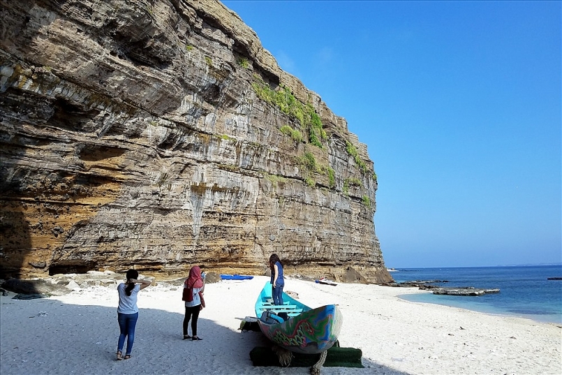 Hang Câu Lý Sơn- thiên đường sống ảo Hang Câu Lý Sơn- thiên đường sống ảo