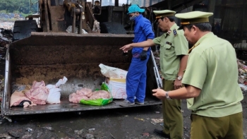 Bình Phước: Phát hiện 75kg thịt lợn bốc mùi hôi thối tại chợ Đồng Xoài