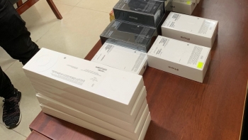 TP HCM: Thu giữ 50 iphone trong chiến dịch truy quét điện thoại “lậu”