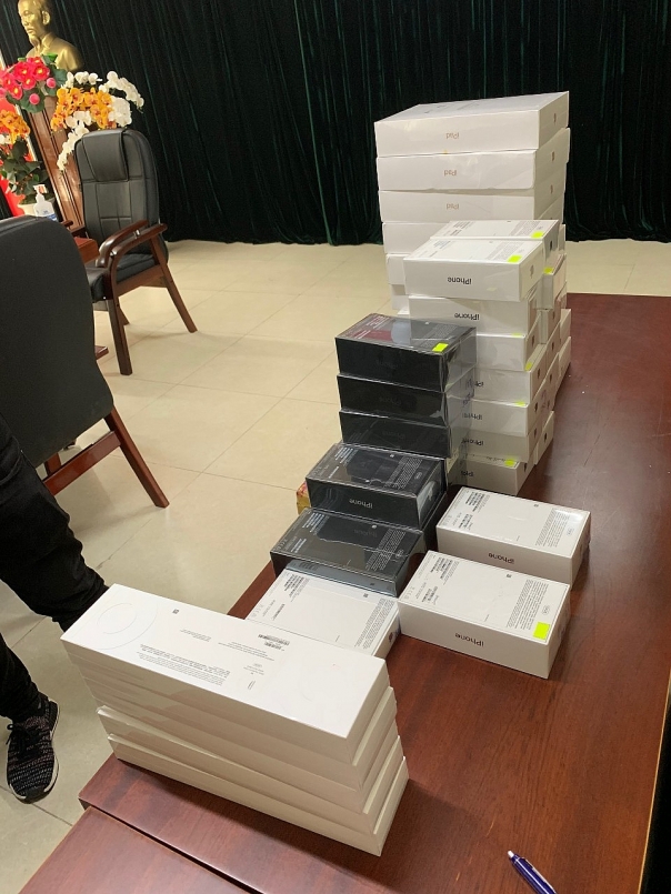 Hàng hóa vi phạm được đưa về trụ sở Đội QLTT số 3 để tiếp tục kiểm tra, xử lý