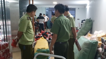 Quảng Ninh: Phát hiện kho hàng thời trang nhập lậu cực lớn