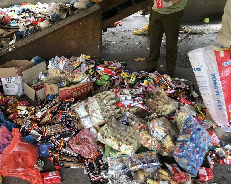 Hàng hóa vi phạm tại chợ phiên Mèo Vạc