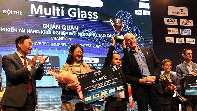 MultiGlass - startup chuyên về thiết bị thông minh dành cho người khuyết tật và tài xế là quán quân Techfest 2019 MultiGlass - startup chuyên về thiết bị thông minh dành cho người khuyết tật và tài xế là quán quân Techfest 2019