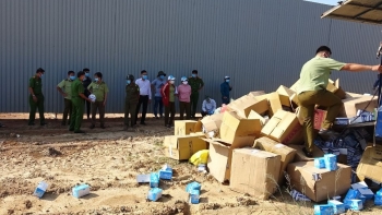 Long An: Tiêu hủy gần 300 nghìn khẩu trang y tế không đảm bảo chất lượng