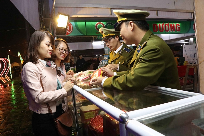 Cục Quản lý thị trường Bắc Ninh hướng dẫn, thông tin về cách phân biệt hàng thật hàng giả