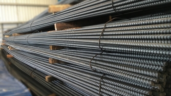 Giá sắt thép hôm nay 27/11: Phiên cuối tuần tăng mạnh