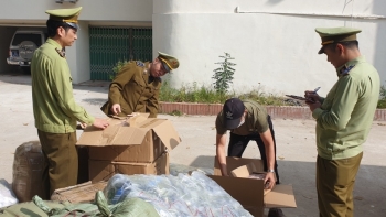 Lạng Sơn: Tạm giữ 570 lọ nước hoa không rõ nguồn gốc