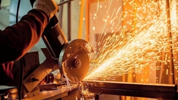 Giá sắt thép hôm nay 7/12: Đầu tuần tăng mạnh