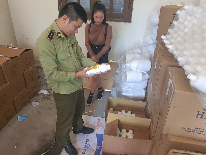 Sản xuất mỹ phẩm giả mạo, Công ty Hồng Đạt bị phạt 120 triệu đồng