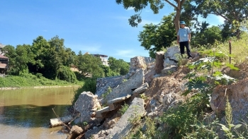 Hà Nội: Công bố tình trạng khẩn cấp sạt lở đê sông Cà Lồ, sông Đáy và bờ sông Đuống