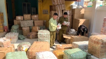 Lạng Sơn: Phát hiện hơn 1.530 sản phẩm nhập lậu trên xe chuyển phát nhanh J&T
