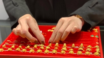 Cập nhật giá vàng chiều nay 14/12: Tiếp tục giảm trong phiên chiều