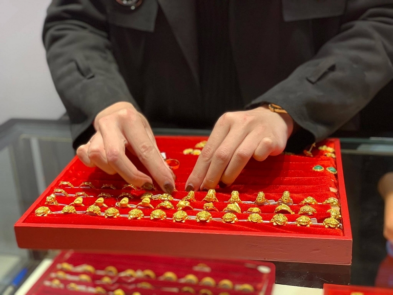 Cập nhật giá vàng chiều nay 14/12: Tiếp tục giảm trong phiên chiều