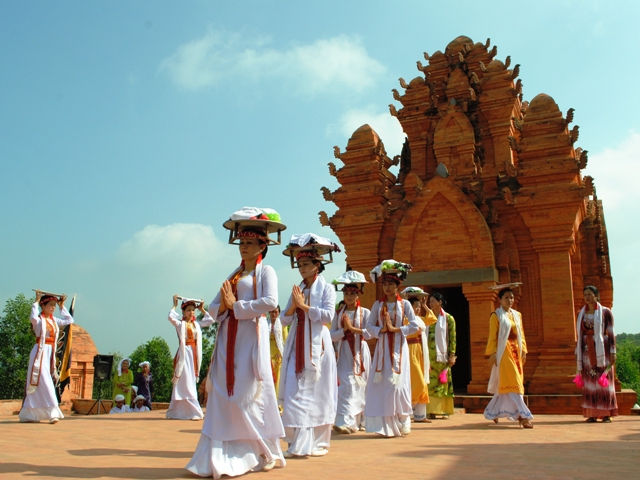 Phấn đấu đến năm 2030 du lịch văn hóa chiếm 20-25% tổng doanh thu