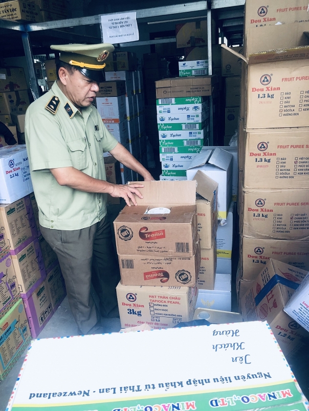 Trên 8 tạ nguyên liện chế biến trà sữa không rõ nguồn gốc bị QLTT Bình Dương thu giữ (ảnh QLTT BÌnh Dương) Trên 8 tạ nguyên liện chế biến trà sữa không rõ nguồn gốc bị QLTT Bình Dương thu giữ (ảnh QLTT BÌnh Dương)