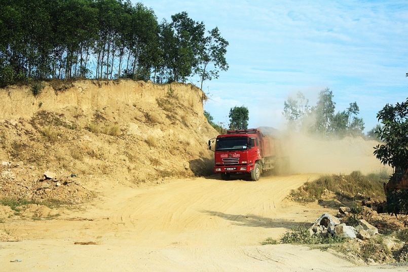 Quảng Ngãi: Rà soát, xác định khu vực cấm khai thác khoáng sản đối với đất rừng Quảng Ngãi: Rà soát, xác định khu vực cấm khai thác khoáng sản đối với đất rừng