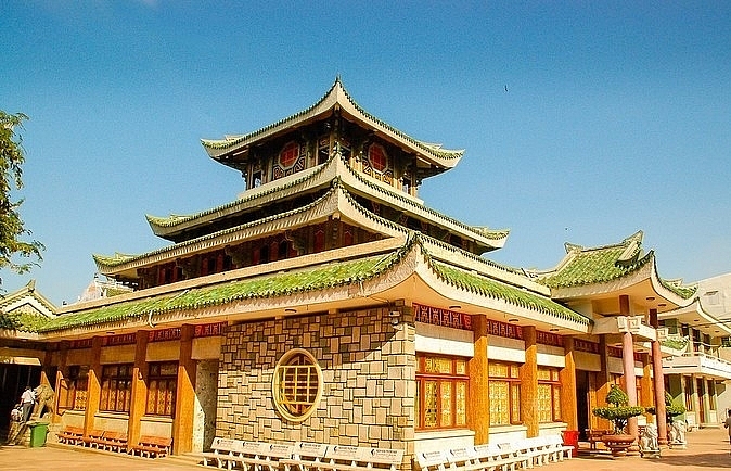 Núi Sam là Khu du lịch nổi tiếng với nhiều di tích lịch sử, văn hóa tâm linh 