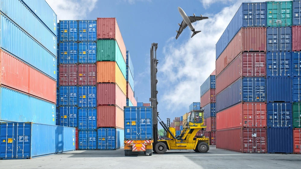 Thêm chuyến tàu biển, tăng cường đưa container về Việt Nam