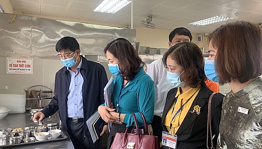 Toàn thành phố Hà Nội cũng đã cấp 2.058 giấy chứng nhận cơ sở đủ điều kiện ATTP