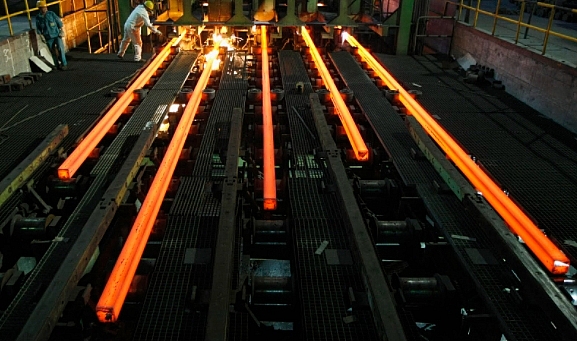 Giá sắt thép hôm nay 31/12: Tiếp đà tăng, thép thanh đạt ngưỡng 4.300 nhân dân tệ/tấn