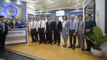 Sự khác biệt của cửa nhôm, cửa gỗ Eurowindow tại Vietbuild Đà Nẵng 2022