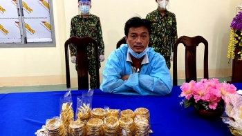 Bản tin hàng giả, hàng nhái: Bắt giữ đối tượng vận chuyển trái phép 2,2 kg vàng qua biên giới