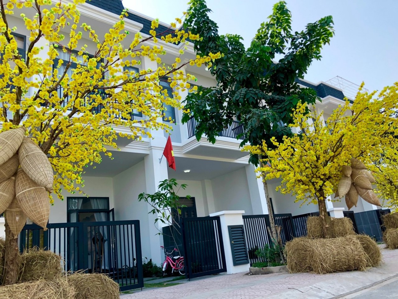 Phố Người Thắng Lợi tại The Sol City rực rỡ ngày giáp Tết cổ truyền