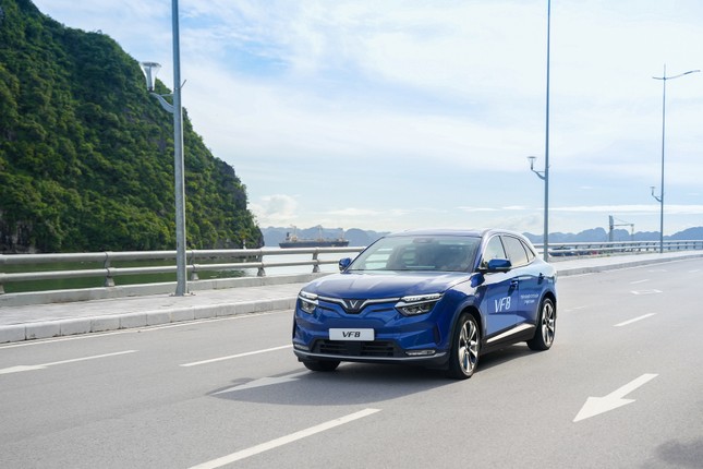 Chủ tịch tập đo&agrave;n Vingroup th&agrave;nh lập c&ocirc;ng ty cho thu&ecirc; xe v&agrave; taxi điện Vinfast ảnh 2