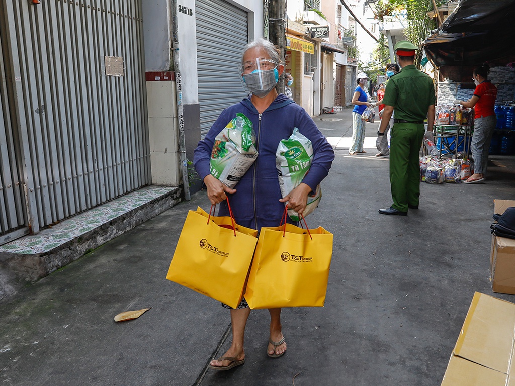 T&T Group tặng 100.000 suất quà cho người dân TP.HCM gặp khó khăn bởi Covid-19 - ảnh 3