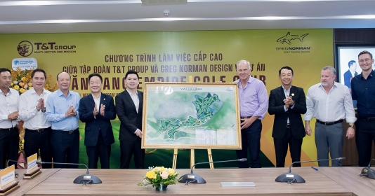 Cú Swing đầu tiên của huyền thoại Greg Norman tại sân golf Văn Lang Empire