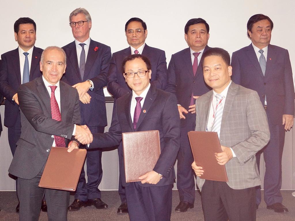 Standard Chartered cam kết tài trợ 6 tỉ USD cho các dự án xanh của T&amp;T Group  - ảnh 2