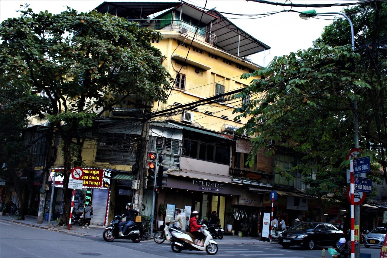 Phố Hàng Bông nổi tiếng một thời giờ chỉ còn trong kí ức