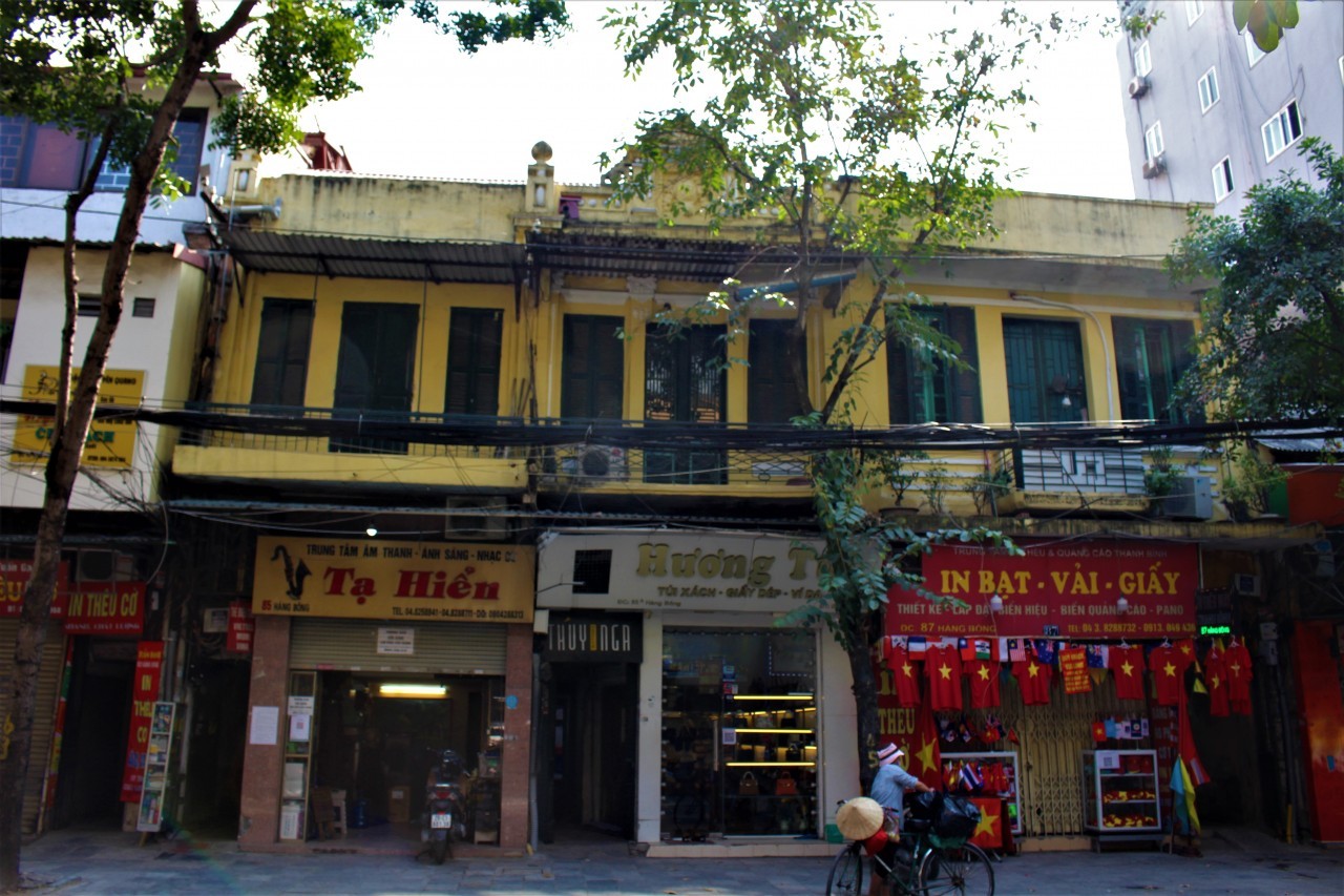Phố Hàng Bông nổi tiếng một thời giờ chỉ còn trong kí ức