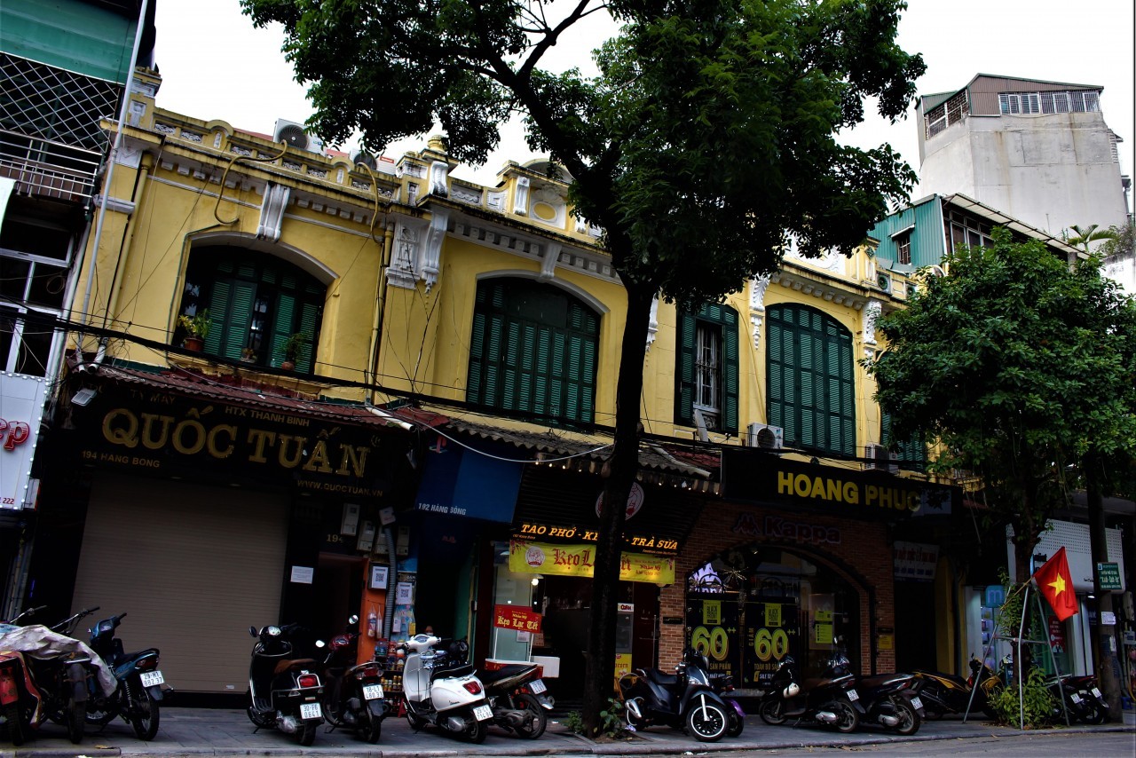 Phố Hàng Bông nổi tiếng một thời giờ chỉ còn trong kí ức