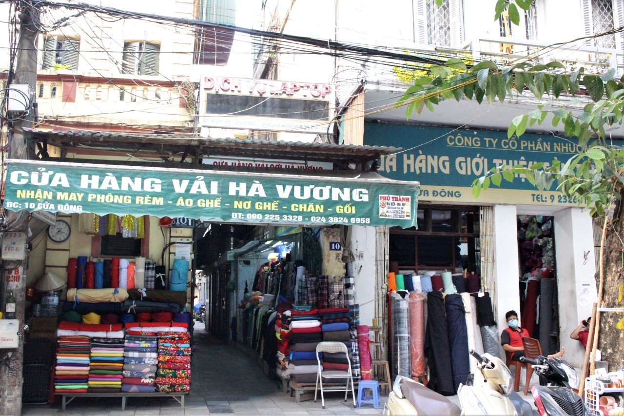 Phố Cửa Đông nét xưa còn giữ được mấy phần