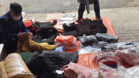 Yên Bái: Tịch thu lô quần áo nhập lậu phục vụ nhu cầu dịp Tết