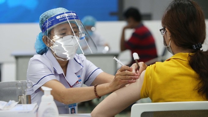 Từ chối tiêm vaccine Covid-19 có bị phạt không?