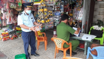 Tiền Giang thu giữ gần 1,9 nghìn cây pháo que, pháo xẹt