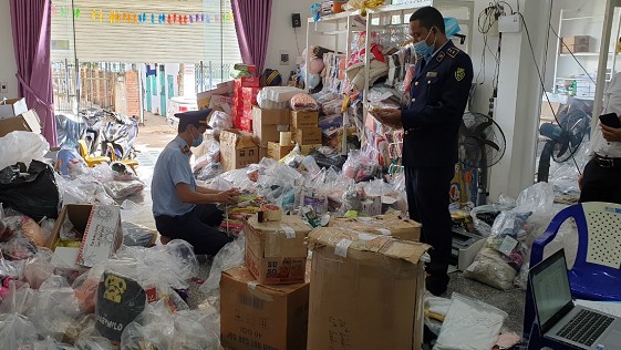 Đắk Lắk: Phát hiện cơ sở livestream bán thực phẩm không rõ nguồn gốc xuất xứ