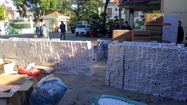 Gia Lai: Tiêu hủy gần 60.000 bao thuốc lá nhập lậu