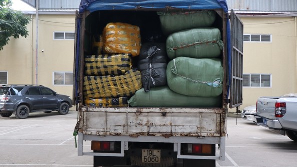 Phú Thọ: Tạm giữ lô quần áo xuất xứ Trung Quốc để xác minh, làm rõ