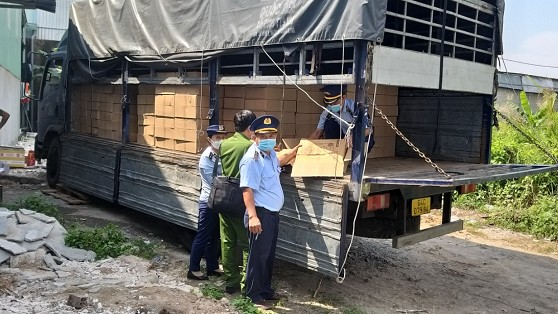 Bình Dương: Ngăn chặn kịp thời gần 7.000 kg đường đen dùng chế biến trà sữa