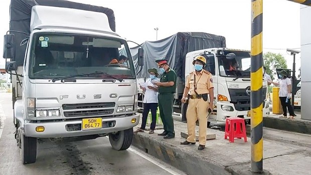 Sử dụng Giấy phép lái xe ô tô hết hạn bị phạt đến 12 triệu đồng